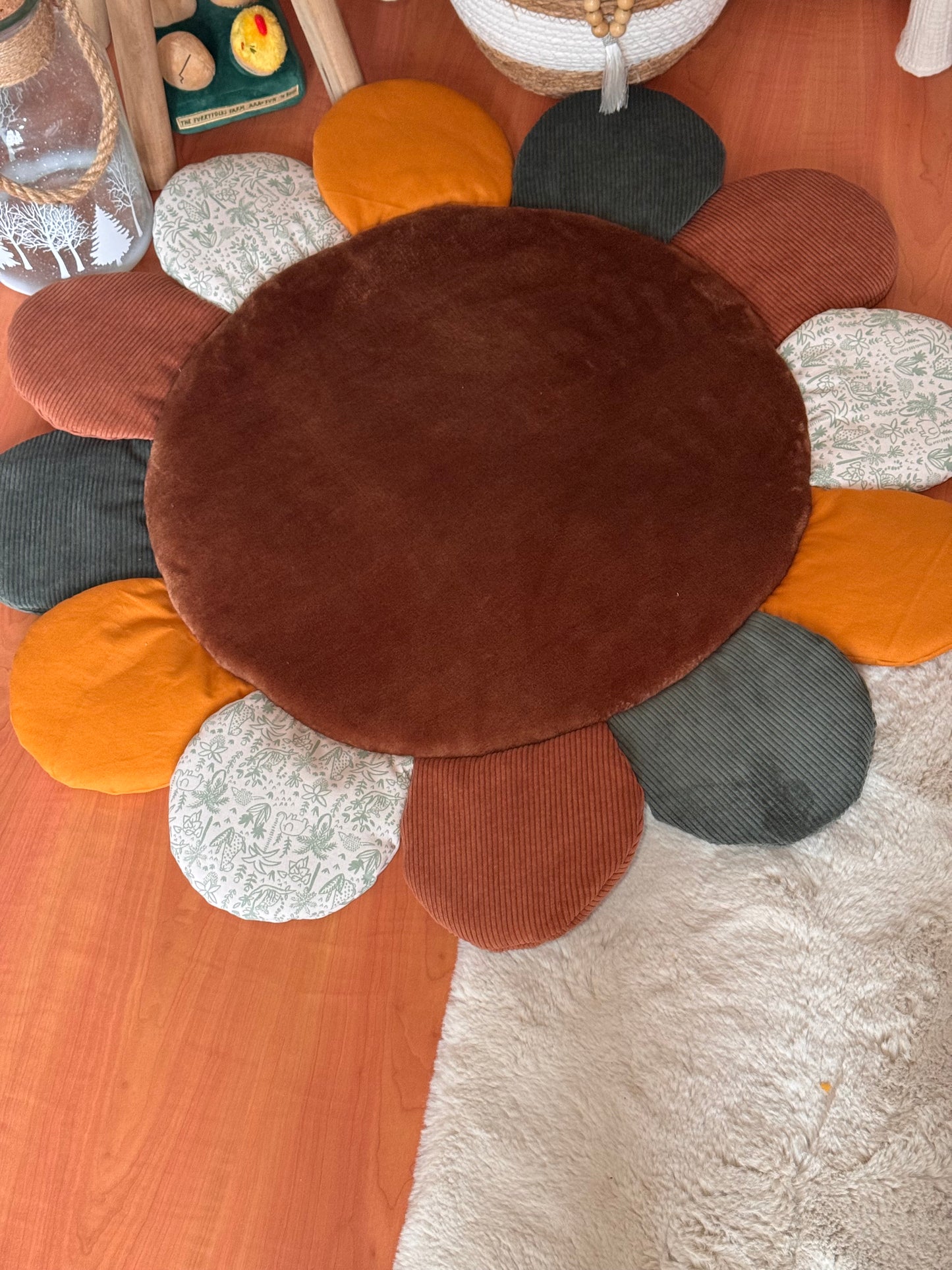 Le Cocoon Fleuri – Tapis douillet repliable pour compagnon nomade