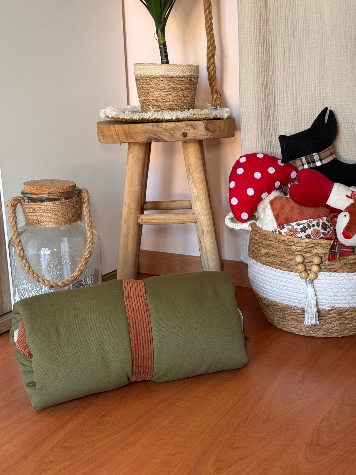 Le Cocoon Fleuri – Tapis douillet repliable pour compagnon nomade
