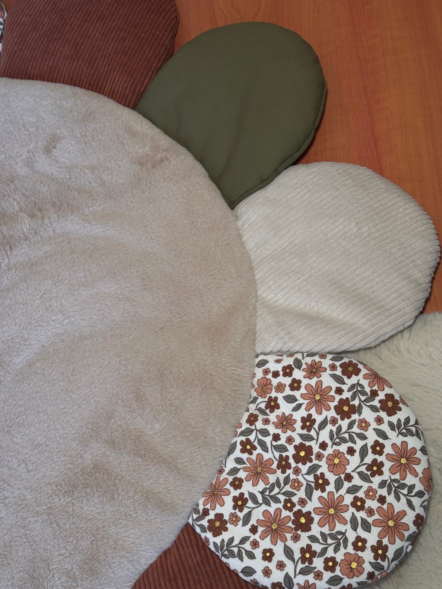 Le Cocoon Fleuri – Tapis douillet repliable pour compagnon nomade