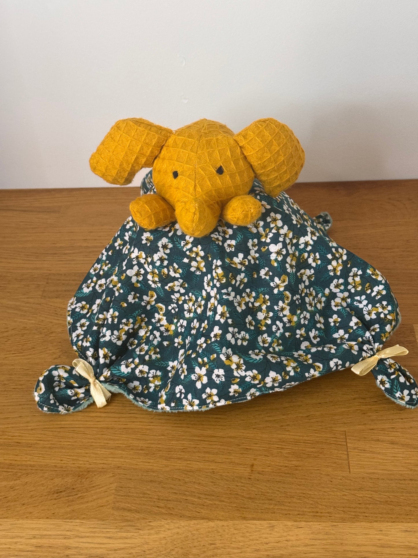 Doudou éléphant Collection Fleurine